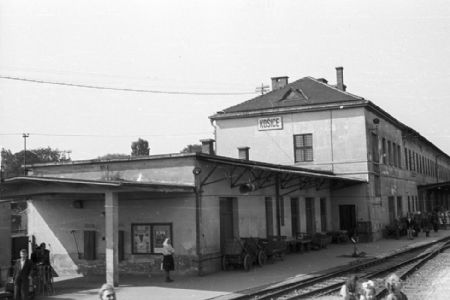 Budova železničnej stanice, rok 1956 © Fortepan / Nagy Gyula