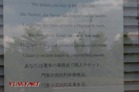 Informácia o možnosti zakúpenia cestovných lístkov vo vlaku v 14. jazykoch; 3.7.2021 © Miroslav Sekela