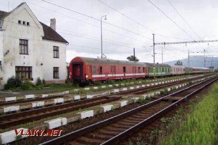 Vozne ''D'' odstavené v stanici; 30.8.2006 © Miroslav Sekela