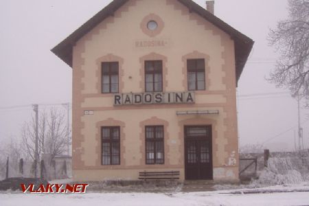 Výpravná budova stanice; 14.1.2006 © Miroslav Sekela