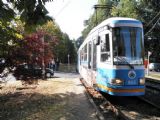 Debrecen: tramvaj Ansaldo-Breda/Ganz přijíždí do zastávky Aquaticum	30.9.2011	. © Aleš Svoboda