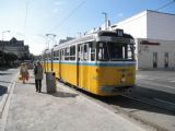 Debrecen: dnes už muzejní kloubová tramvaj ''bengáli'' ze 70. let čeká za zastávkou Debrecen Plaza na odjezd pravidelného spoje	30.9.2011	. © Aleš Svoboda