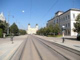 Debrecen: tramvajová zastávka Városháza v jižní části centrálního náměstí Kossúth tér	30.9.2011	. © Aleš Svoboda