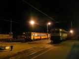 Eger: večerní provoz- vpravo rychlík z Budapešti, vlevo osobní vlak do Füzesabony	30.9.2011	. © Tomáš Kraus