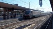 Bologna: vlak IC do Lecce v čele s lokomotivou řady E402B FS stojí na 6. koleji hlavního nádraží	16.8.2012	 © 	Jan Přikryl