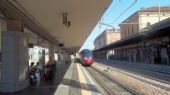 Bologna: na 3. kolej hlavního nádraží přijíždí jednotka typu AGV společnosti NTV jako vlak Italo ze Salerna do Torina	16.8.2012	 © 	Jan Přikryl
