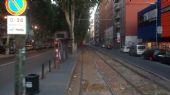 Milano: samostatné tramvajové těleso a nefunkční digitální displej na zastávce Viale Certosa/Viale Serra	16.8.2012	 © 	Jan Přikryl