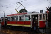 25.08.2013 - Praha, Muzeum DP: Radka a historická tramvaj před odjezdem na projížďku © Radek Hořínek