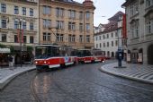 27.08.2013 - Praha, Malostranské náměstí: dvojice tramvají T6 na lince číslo 22 © Radek Hořínek