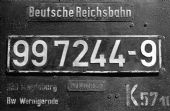 Detail označení stroje 99.7244 ještě se štítkem Deutsche Reichsbahn dne 18.6.1989 © Pavel Stejskal