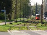 14.10.2016 - Dańdówka: přechod mezi kolejí v panelu a trávníku příliš bezpečně nevypadá © Dominik Havel