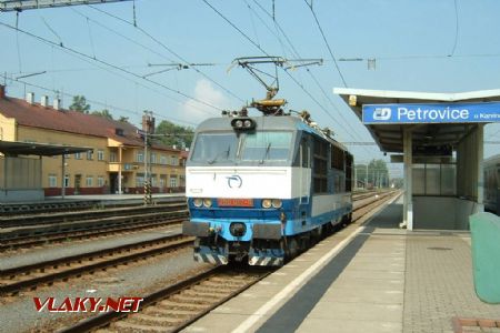 24.6.2004 - Petrovice u Karviné:posun ve stanici, 350 017-0 © Karel Furiš