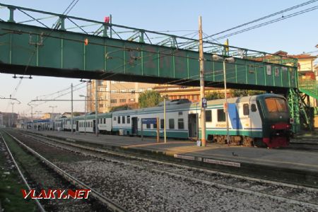 Milano Porta Genova: vlak sotva jednou za hodinu 14. 3. 2017 © Libor Peltan