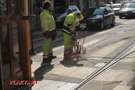 Nejen tramvaje brousí milánské koleje 14. 3. 2017 © Libor Peltan