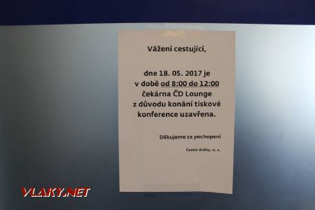 18.5.2017 - Brno hl.n.: Uzavřena čekárna z důvodů tiskové konference © Karel Furiš