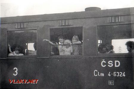 30.08.1992 - Jaroměř: Zdeňka a Milan s kamarádem v parním vlaku do Hradce Králové © PhDr. Zbyněk Zlinský