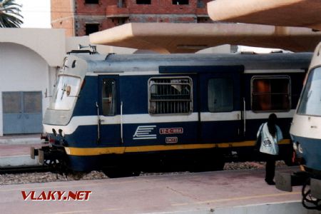 03/04.2000 - Monastir: nástupiště ''Métra du Sahel'' se soupravou Ganz TZ-E-006 © PhDr. Zbyněk Zlinský