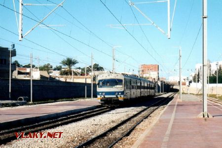 03/04.2000 - Monastir: přijíždějící vlak ''Métra du Sahel'' © PhDr. Zbyněk Zlinský