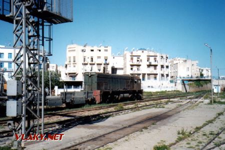 03/04.2000 - Sousse: kolejiště hlavního nádraží s posunovací lokomotivou © PhDr. Zbyněk Zlinský