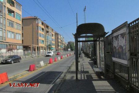 Torino: zastávka tramvají, které sem ale nejezdí, 13. 8. 2016 © Libor Peltan