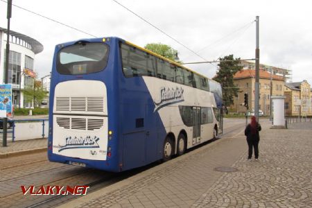 13.4.2017 - Gotha: Steinbrückův patrový autobus Unvi počkal na legální spoj, aby mu ''našlápl'' preferenci a dostal se z buspruhu... © Dominik Havel