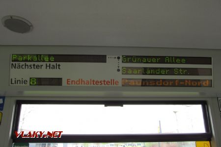 15.4.2017 - Lipsko: informační panel v tramvaji NGT8 zobrazuje 3 následující zastávky a konečnou stanici © Dominik Havel