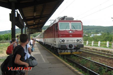 27.6.2017, ZSSK 361 110-0 na čele vlaku R 607 v zast. Bratislava-Vinohrady © Oliver Dučák