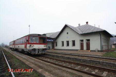 Osobný vlak do Humenného; 18.11.2011 © Miroslav Sekela
