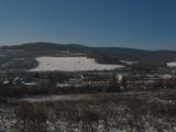 Pohľad od zárezu na druhú stranu doliny s traťou pri Slavošovských papierňach