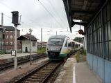 02.07.05 - Zwickau (Sachs) Hbf: VT 02 VB po příjezdu Os 24002 Tršnice - Zwickau odjíždí od nástupiště