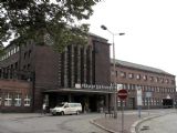 02.07.05 - Zwickau (Sachs) Hbf: nádražní budova z ulice