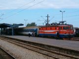 Osobný vlak do Beogradu pred odchodom z Nového Sadu na čele s 441.414, 6.8.2005
