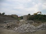 Pezinok - Šenkvice: Rozbíjanie konštrukcie mostu pri Šenkviciach