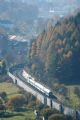 Jako model vypadal osobní vlak od Svitav do Brna při pohledu z cesty na protějším kopci; 22. 10. 2005 © Milan Vojtek
