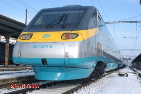 Břeclav. Pendolino přivezlo první cestující na střídavé trakci. 28.11.2005 © Milan Vojtek 