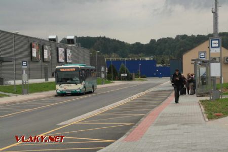 Přestupní terminál na autobus, 17.9.2017 © Jan Kubeš
