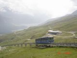 Súprava pozemnej lanovky sa blíži k svojej cieľovej stanici Corviglia, 26.7.2005, St. Moritz
