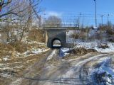 Cesta by mala viesť k tehelni (za traťou), napravo hore začína stanica Devínska Nová Ves, 21.1.2006, © Tomáš Gerčák