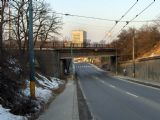 Bratislava - Kramáre, most nad Limbovou ulicou, v pozadí Patrónka, 28.1.2006, © Tomáš Gerčák