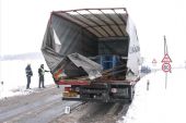 Sedlec střet nákladního auta a osobního vlaku. Zničená záď nákladního auta. © Václav Šálek