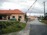 Ešte stále existujúce mechanické závory vo Zvolenskej Slatine – pohľad od dediny, Zvolenská Slatina, máj 2004, © Tomino