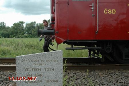 Pomník s menami zosnulých železničiarov pri železničnom nešťastí, 10.6.2006, © Ľubomír Lehotský
