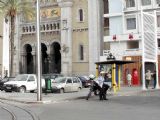 Neislámský výjev: motorizované policistky řídí dopravu před katedrálou Saint-Vincent-de-Paul  (Tunis - 17.6.2006), © PhDr. Zbyněk Zlinský