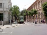 Souprava metra na lince č. 4 vyjíždí z Rue de Hollande na Avenue de France (Tunis - 17.6.2006), © PhDr. Zbyněk Zlinský