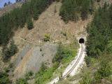 Pohľad z trate na nižšie položený úsek. Trať sa v tuneli otočí o 180 stupňov, 3.8.2006, Mokra Gora, © Jakub Ulaher