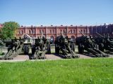 Pred Vojensko-historickým múzeom delostrelectva, Petrohrad, 12.6.2006, © Ivan Koreň