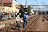 Rozhodcovia sútaže pozorne sledujú dianie, 9.9.2006, žst. Zvolen nákladná stanica, © Ing. Marián Šimo