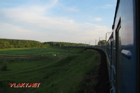 Z konca vlaku je niekedy pekný výhľad, Ľvov – Stryj, 15.6.2006, © Tomino