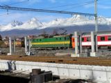 Hrana 1.Bahnsteigu, kabelová šachta, Gleise 2, rozostavaný Bahnsteig 2 a zmeškaný EC 120; 30.10.2006 © Ing. Dušan Szabó