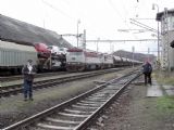 751.236-1 + 751.038-1 v čele nákladního vlaku, spokojený Karel a fotící Radek (Letohrad - 13.1.2007), © PhDr. Zbyněk Zlinský
